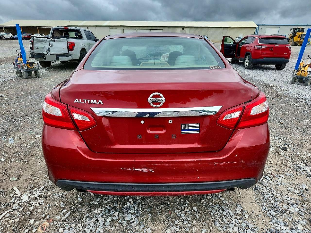 2017 Nissan Altima Maroon vin: 1N4AL3APXHC136564