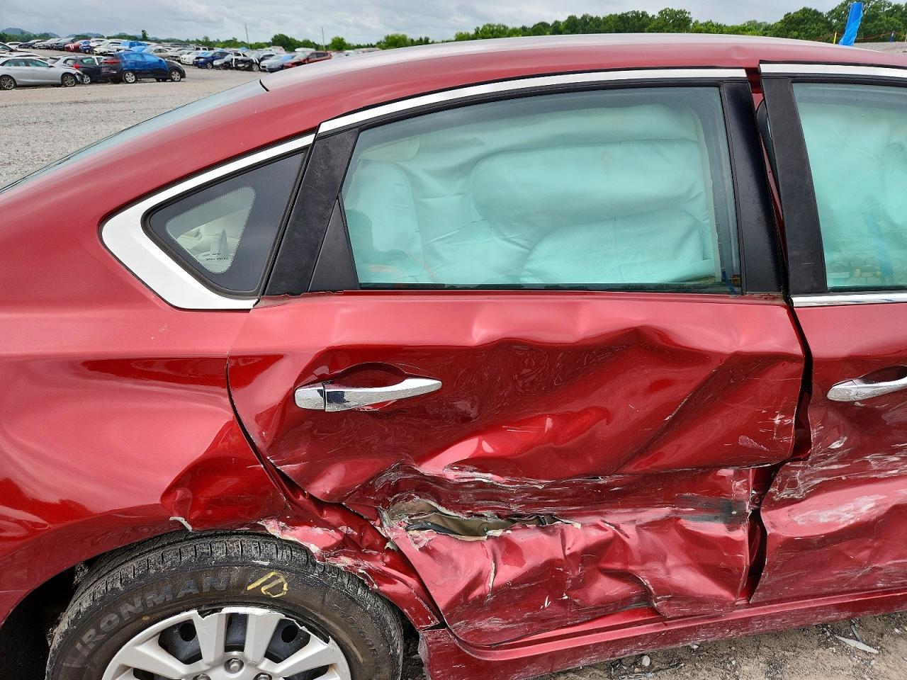 2017 Nissan Altima Maroon vin: 1N4AL3APXHC136564