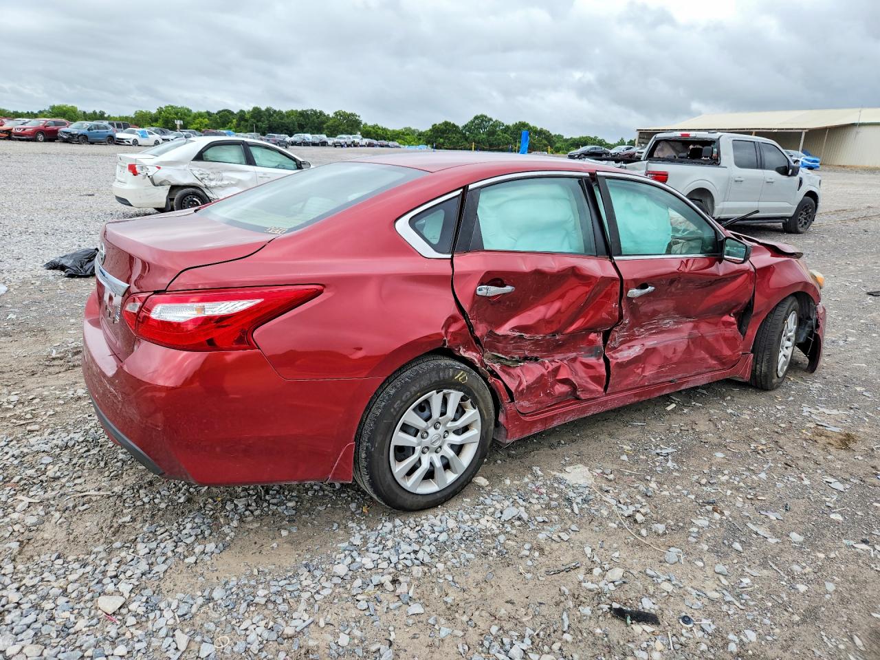 2017 Nissan Altima Maroon vin: 1N4AL3APXHC136564