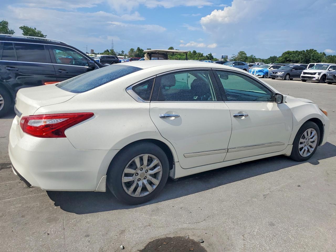 2017 Nissan Altima 2.5 S White vin: 1N4AL3APXHN322447