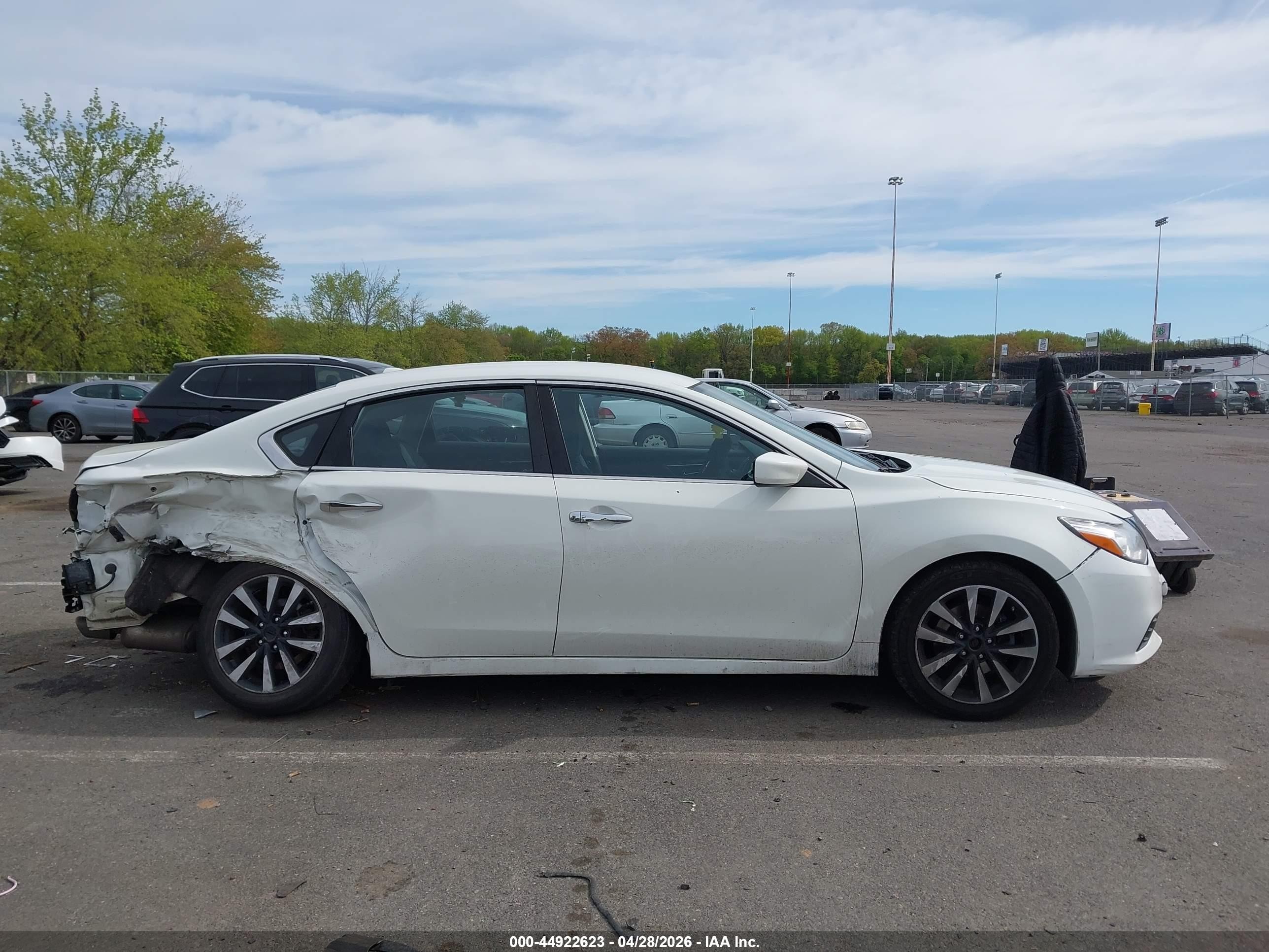 2018 Nissan Altima 2.5 Sv White vin: 1N4AL3APXJC159932