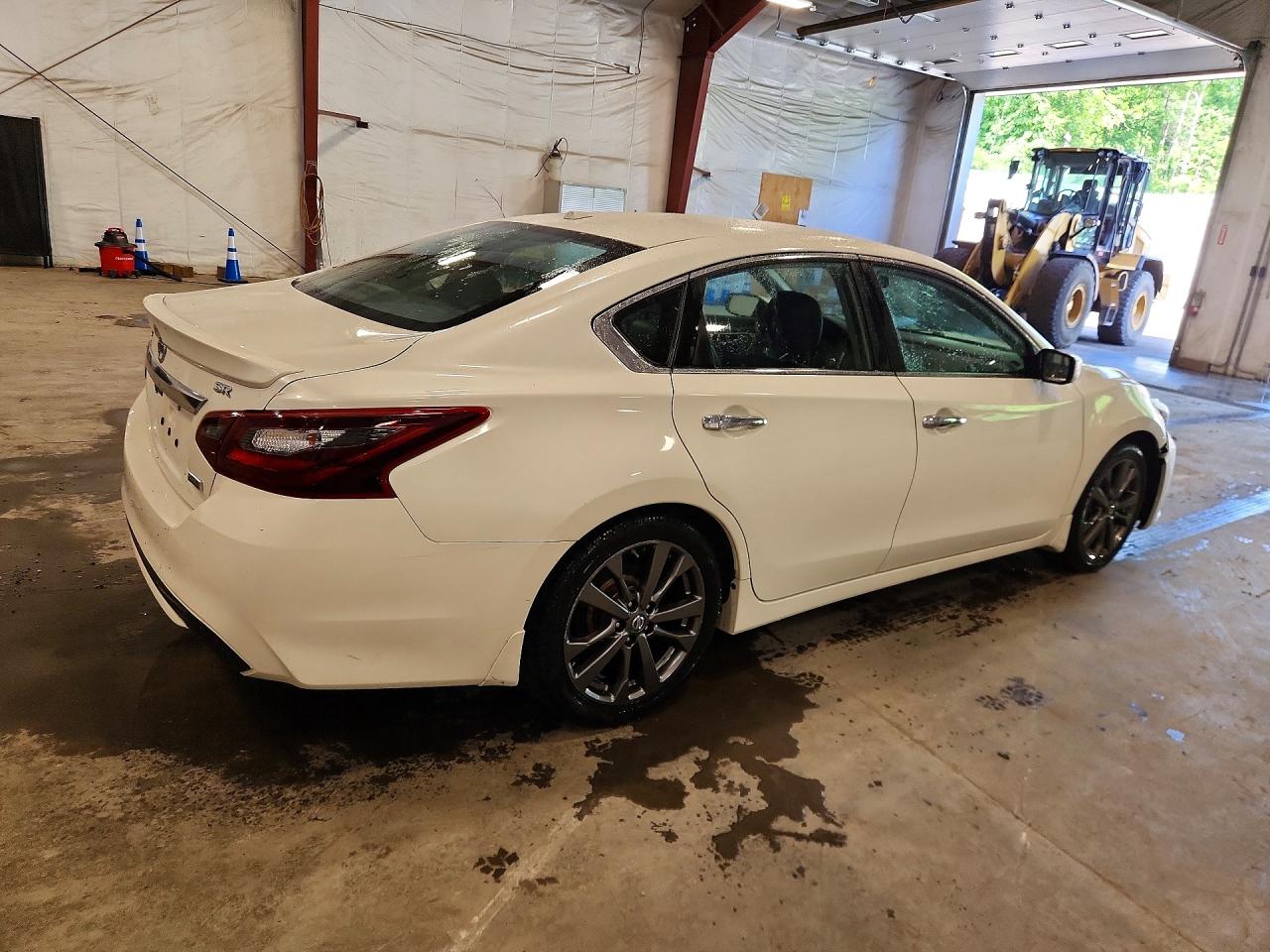 2018 Nissan Altima 2.5 White vin: 1N4AL3APXJC472379