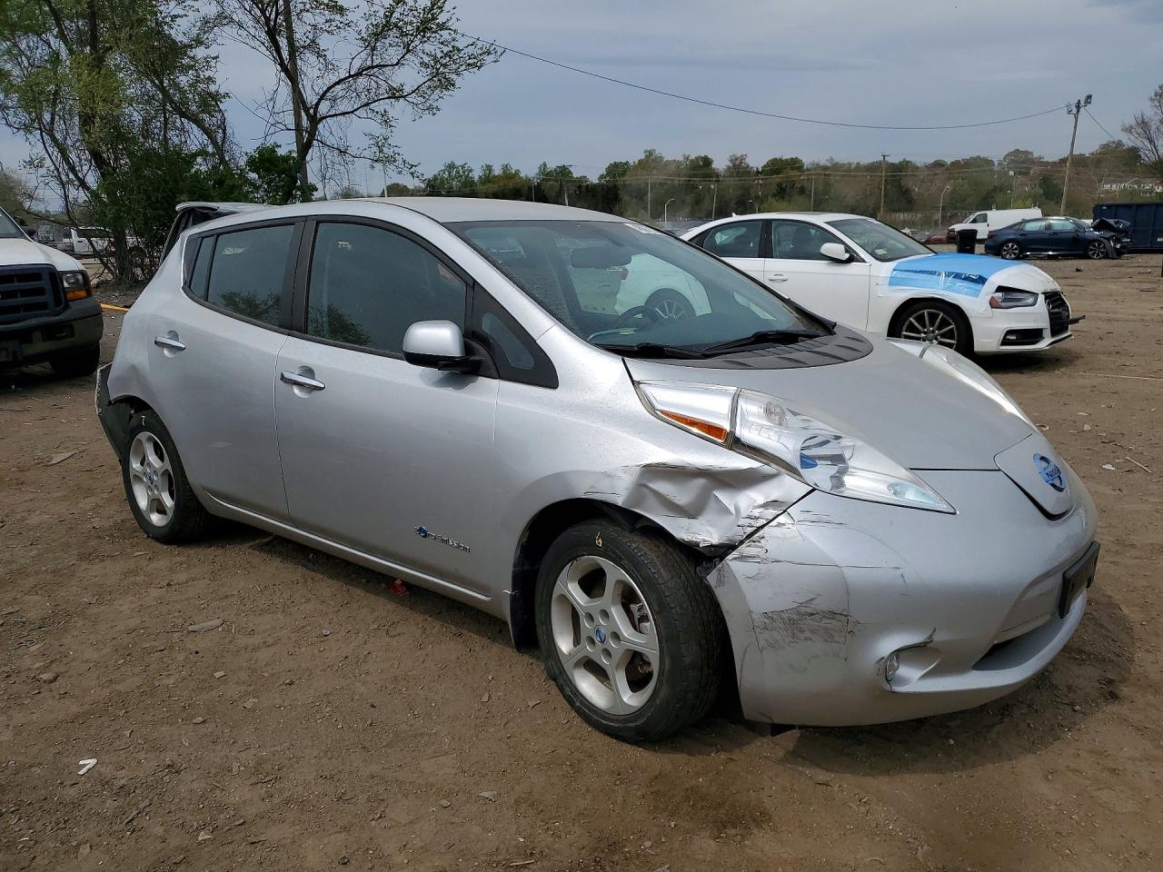 2014 Nissan Leaf Sv Silver vin: 1N4AZ0CP2EC333668