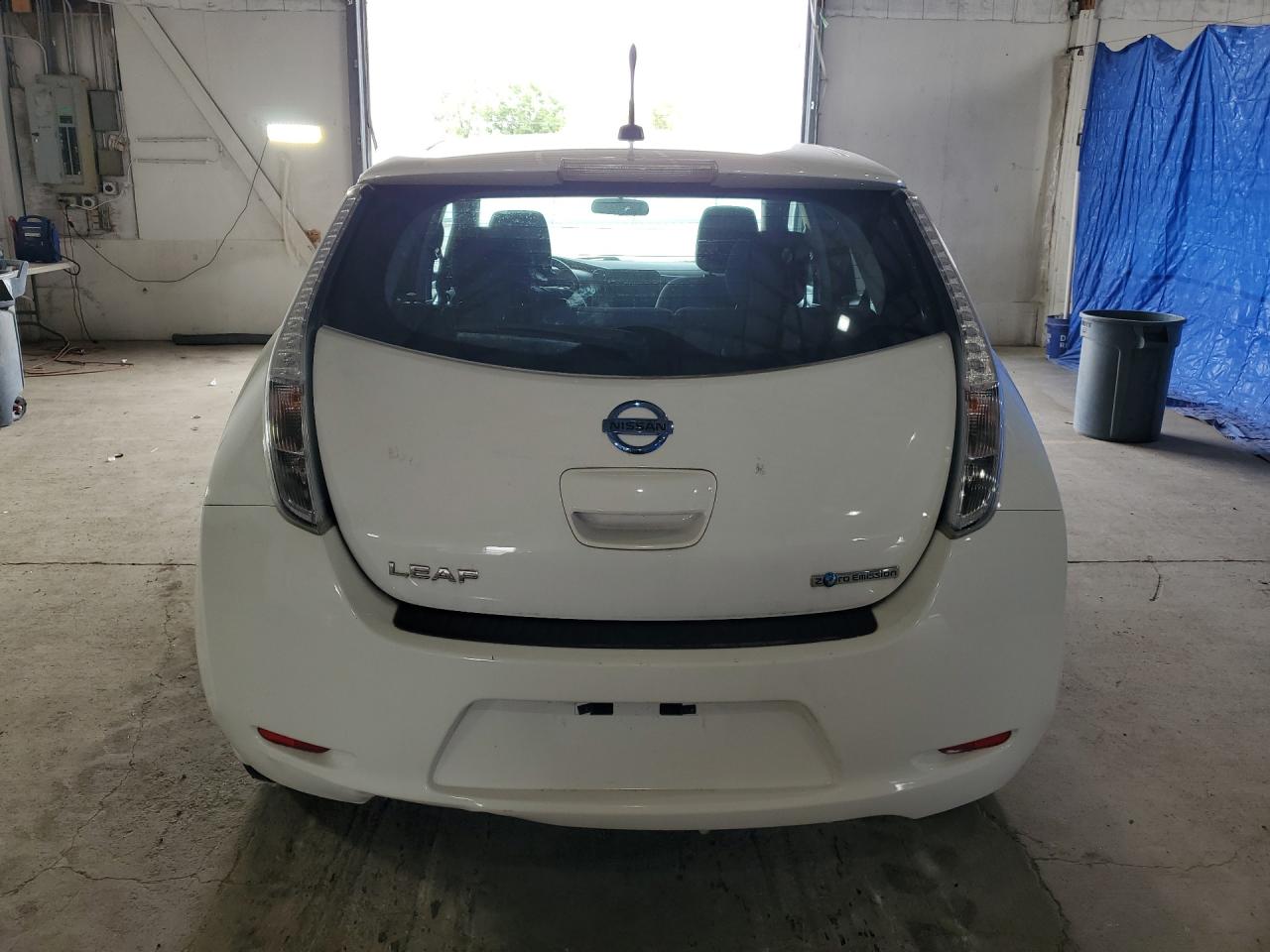 2013 Nissan Leaf S White vin: 1N4AZ0CP4DC413634 Damage: Rear Bumper, Dent(S) W/ Paint Dmg, > 12 Inches