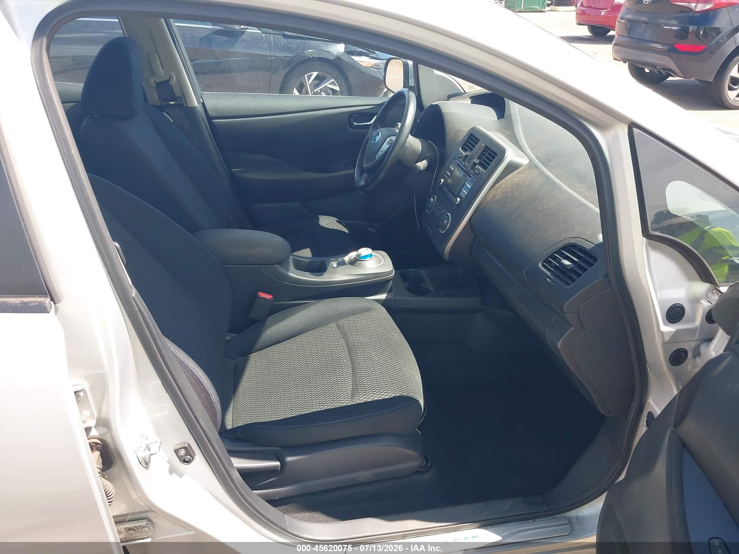 2015 Nissan Leaf S Серебряный vin: 1N4AZ0CP4FC329803