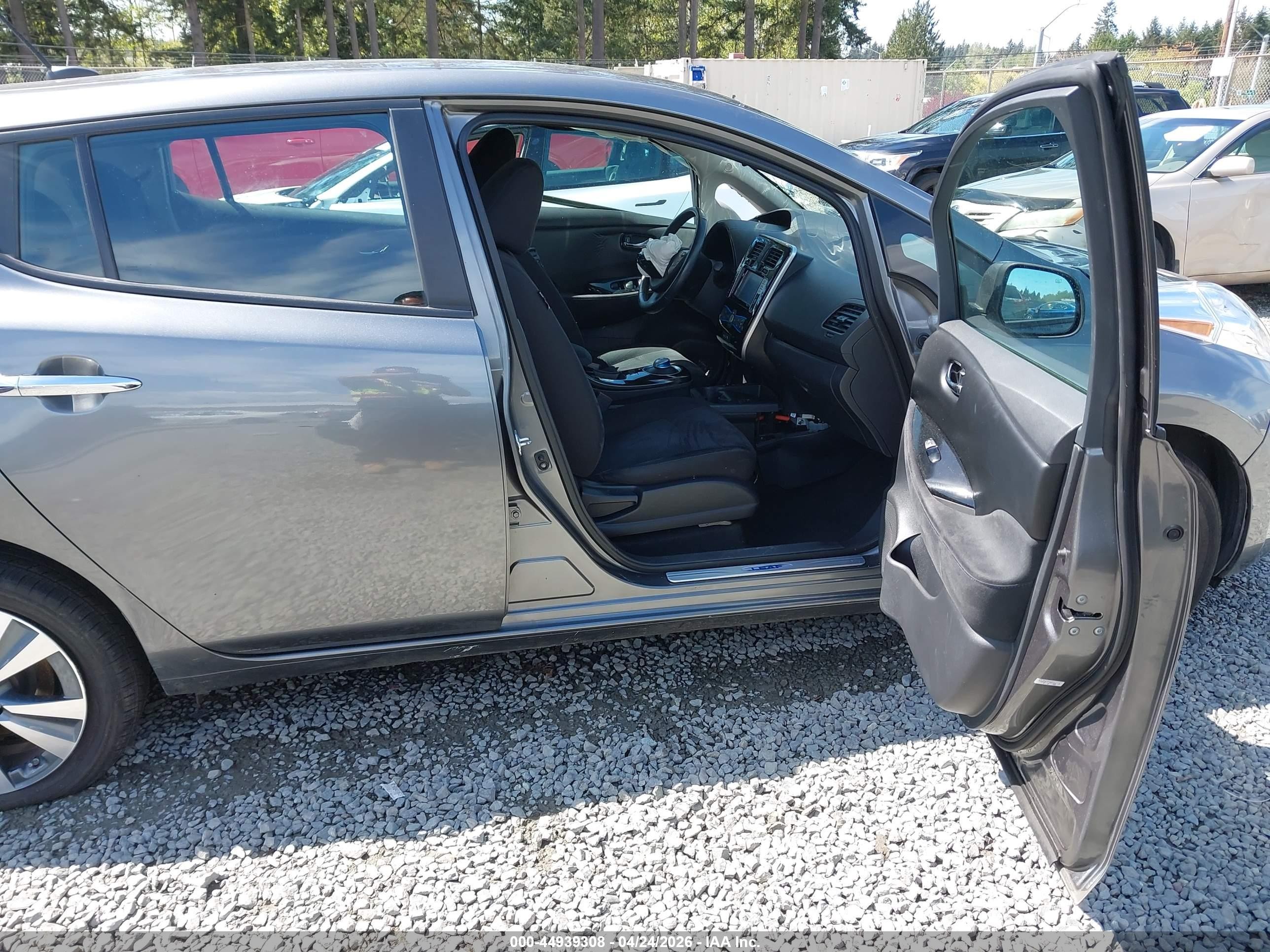 2015 Nissan Leaf Sv Gray vin: 1N4AZ0CP7FC317533