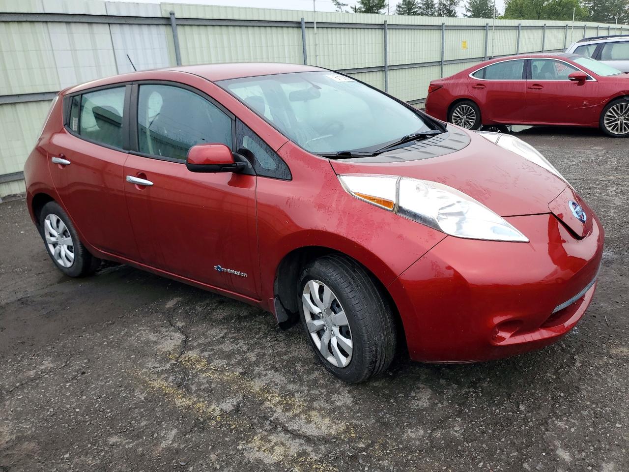 2015 Nissan Leaf S Red vin: 1N4AZ0CP9FC320420
