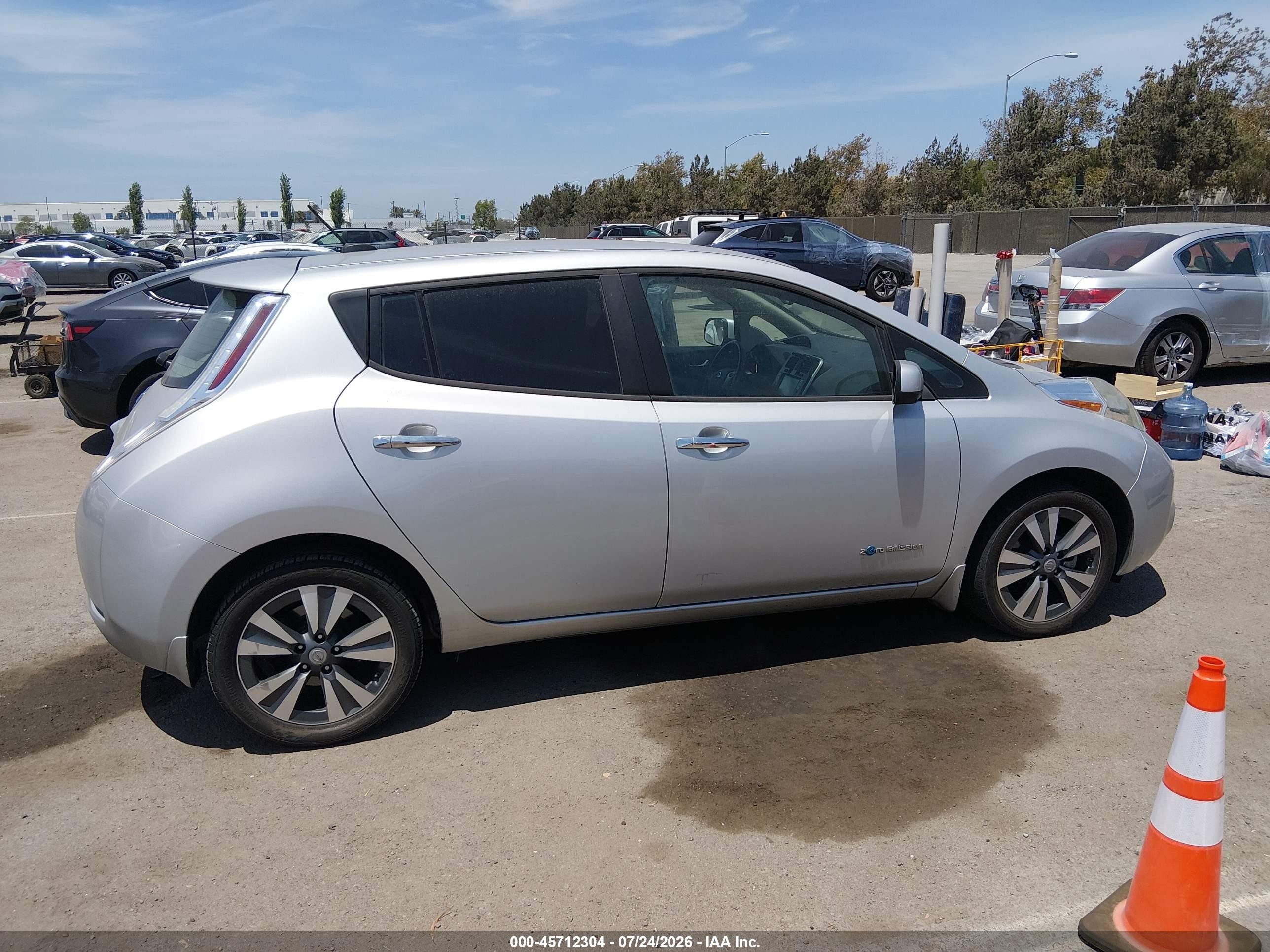 2015 Nissan Leaf Sv Silver vin: 1N4AZ0CP9FC323690