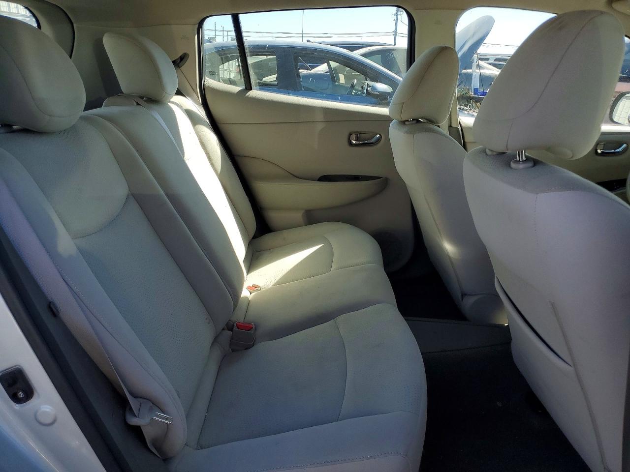 2015 Nissan Leaf Sv Silver vin: 1N4AZ0CP9FC326833