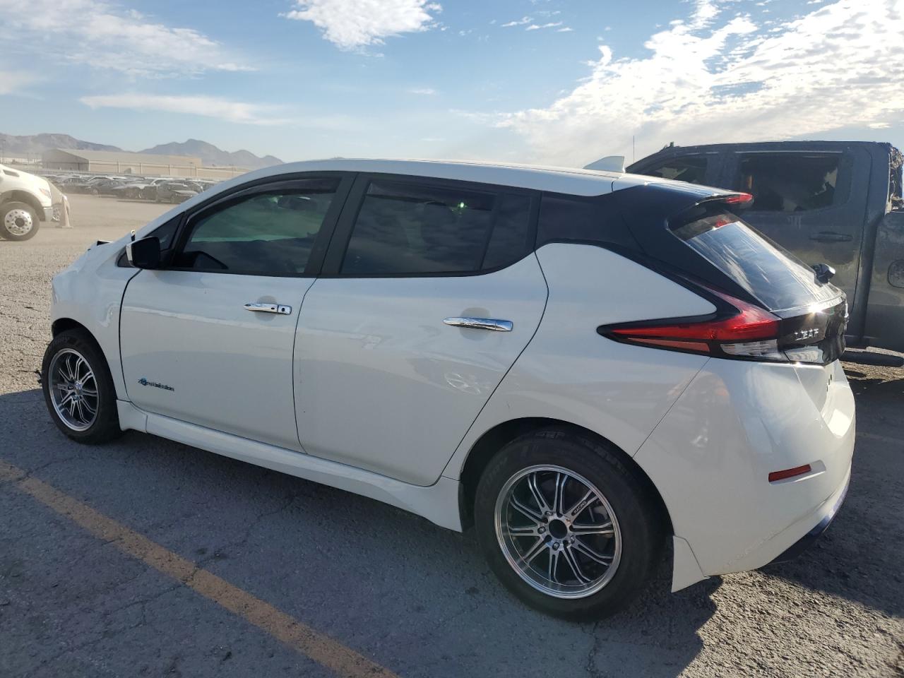2018 Nissan Leaf S White vin: 1N4AZ1CP1JC301360