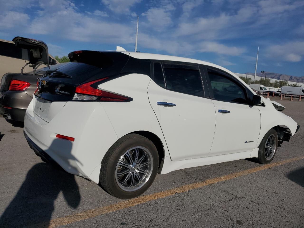 2018 Nissan Leaf S White vin: 1N4AZ1CP1JC301360