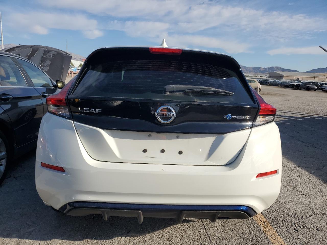 2018 Nissan Leaf S White vin: 1N4AZ1CP1JC301360