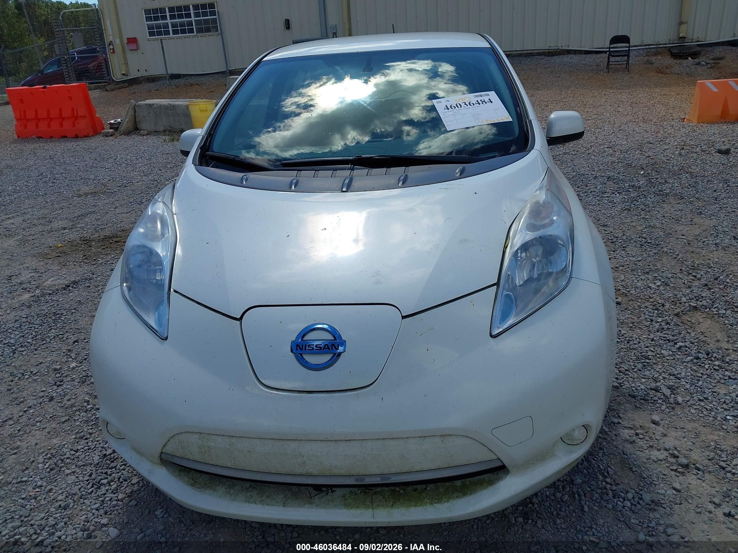 2015 Nissan Leaf S   White vin: 1N4AZOCPOFC324176