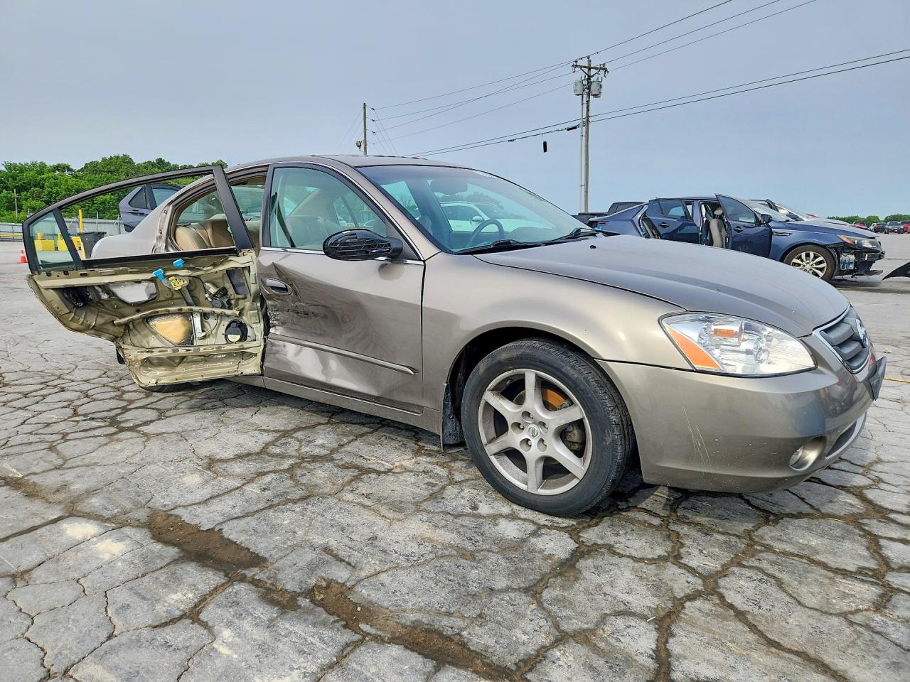 2004 Nissan Alitma Gold vin: 1N4BL11D44C168287