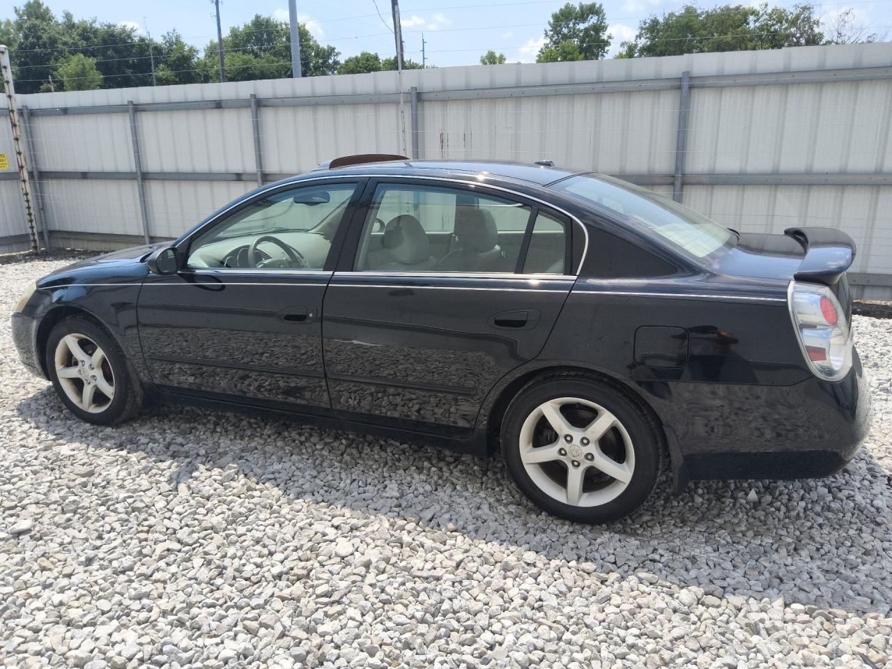 2006 Nissan Altima 3.5 Se Black vin: 1N4BL11E06C237293 Damage: Left Front Wheel, Chipped, 4