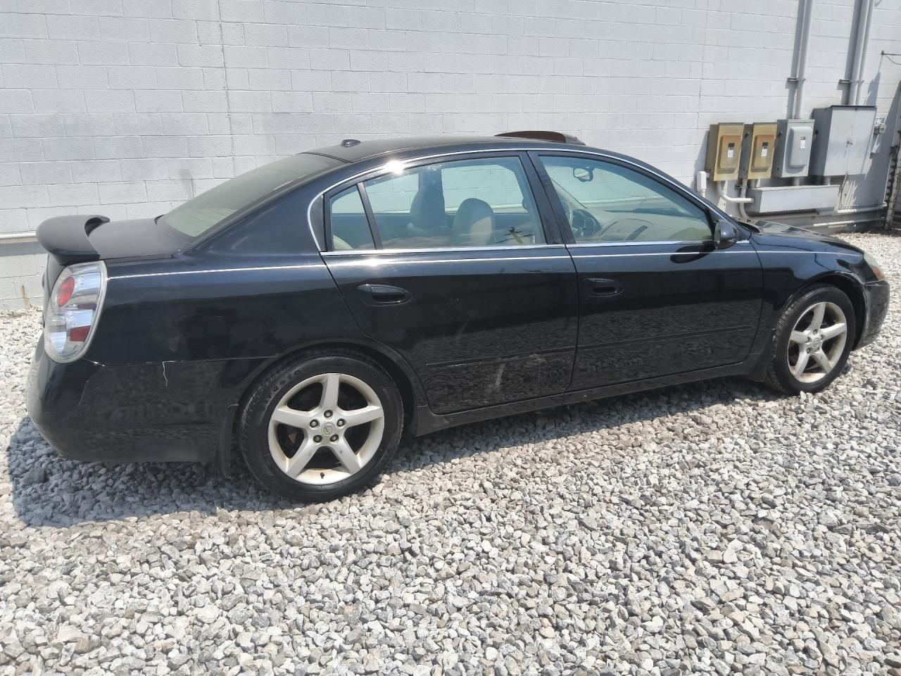 2006 Nissan Altima 3.5 Se Black vin: 1N4BL11E06C237293 Damage: Right Fog Lamp, Broken, Replacement Required