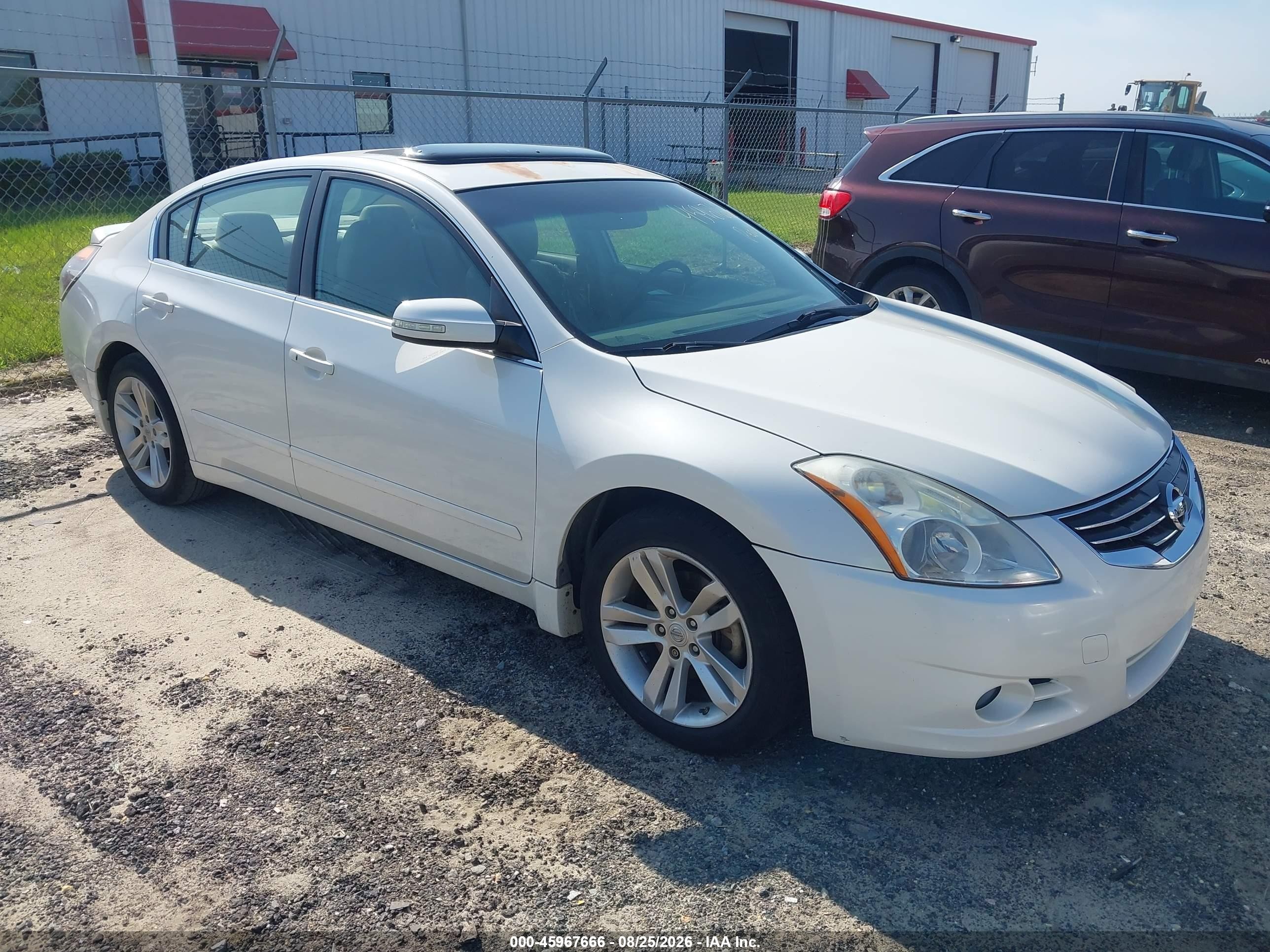 2011 Nissan Altima 3.5 Sr Белый vin: 1N4BL2AP2BN420765