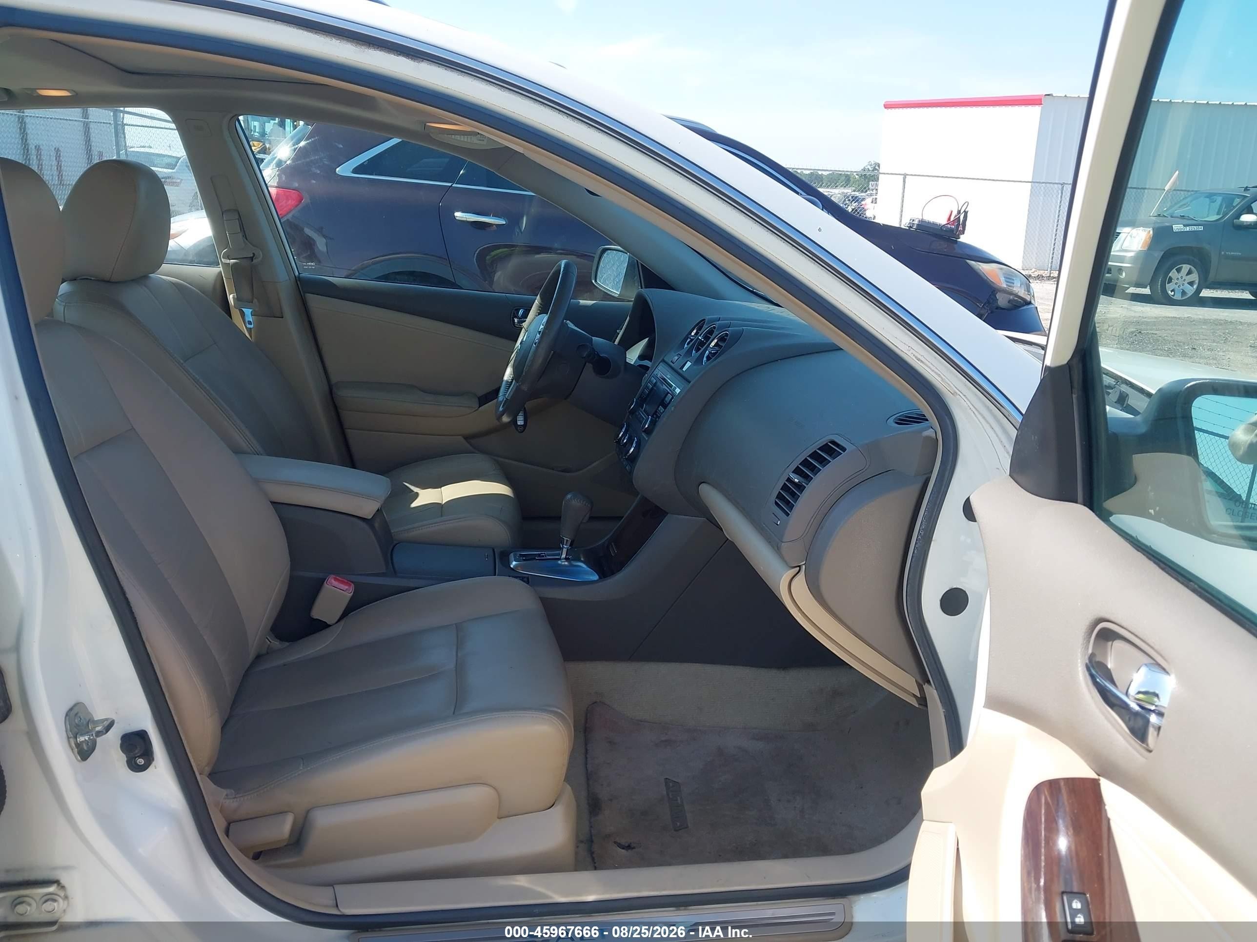 2011 Nissan Altima 3.5 Sr Белый vin: 1N4BL2AP2BN420765