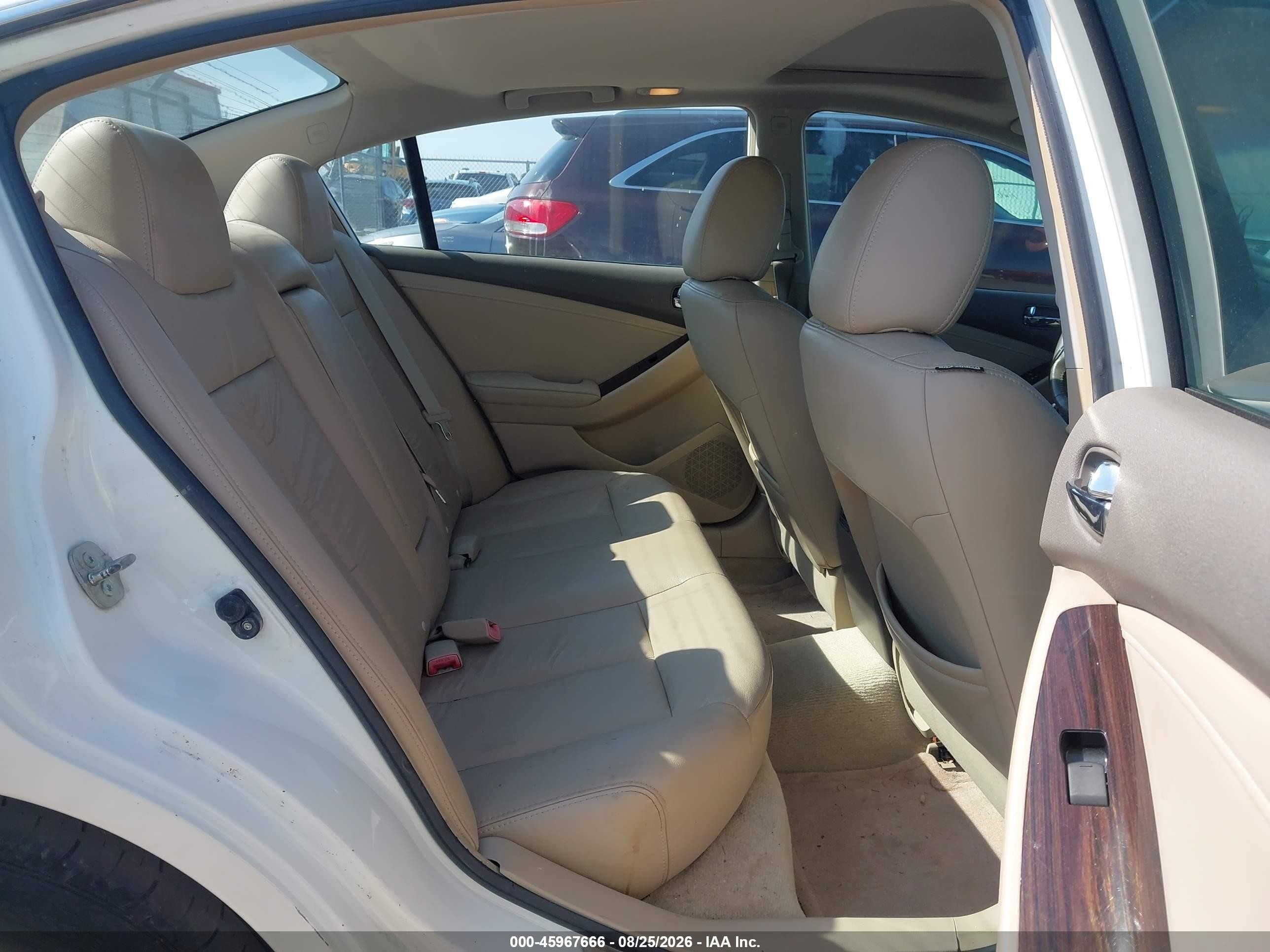 2011 Nissan Altima 3.5 Sr Белый vin: 1N4BL2AP2BN420765