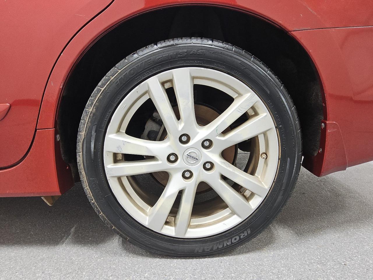 2014 Nissan Altima 3.5 Sl Red vin: 1N4BL3AP0EC155480 Damage: Left Rear Tire, Worn, Replacement Required
