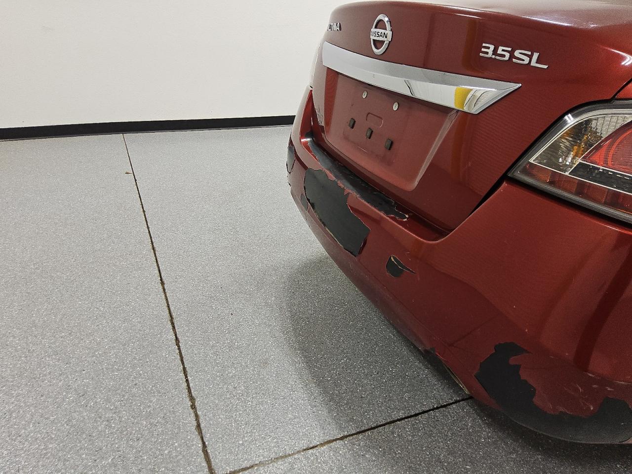 2014 Nissan Altima 3.5 Sl Red vin: 1N4BL3AP0EC155480 Damage: Rear Bumper, Peeling, > 12 Inches
