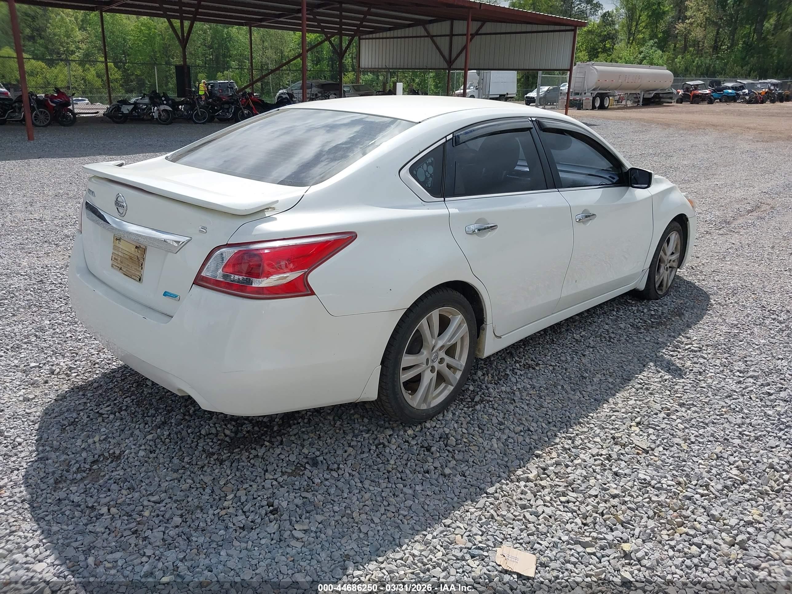 2013 Nissan Altima 3.5 S White vin: 1N4BL3AP1DC240424