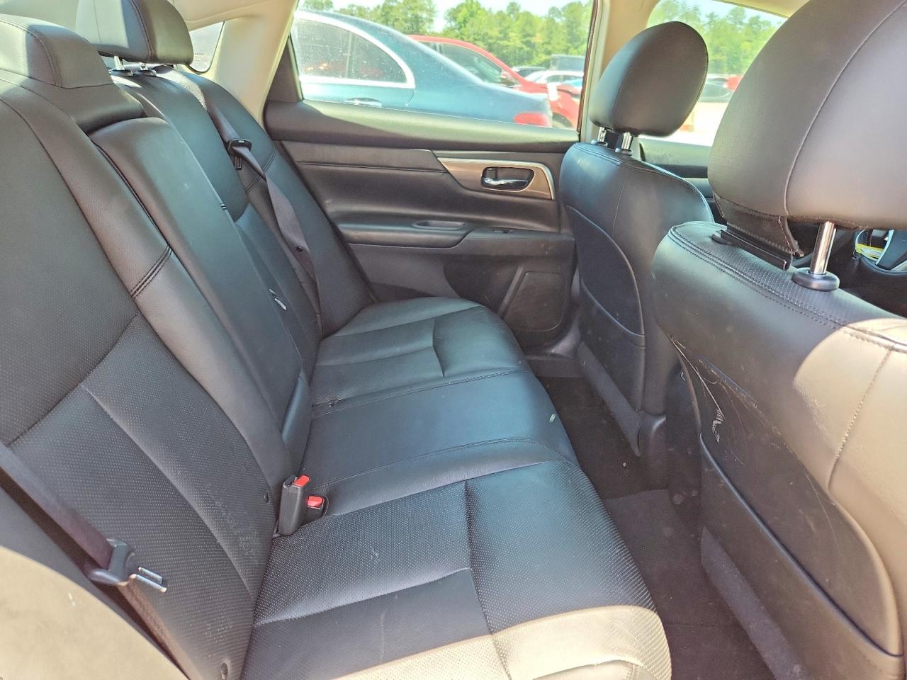 2013 Nissan Altima 3.5 S Red vin: 1N4BL3AP2DC105842