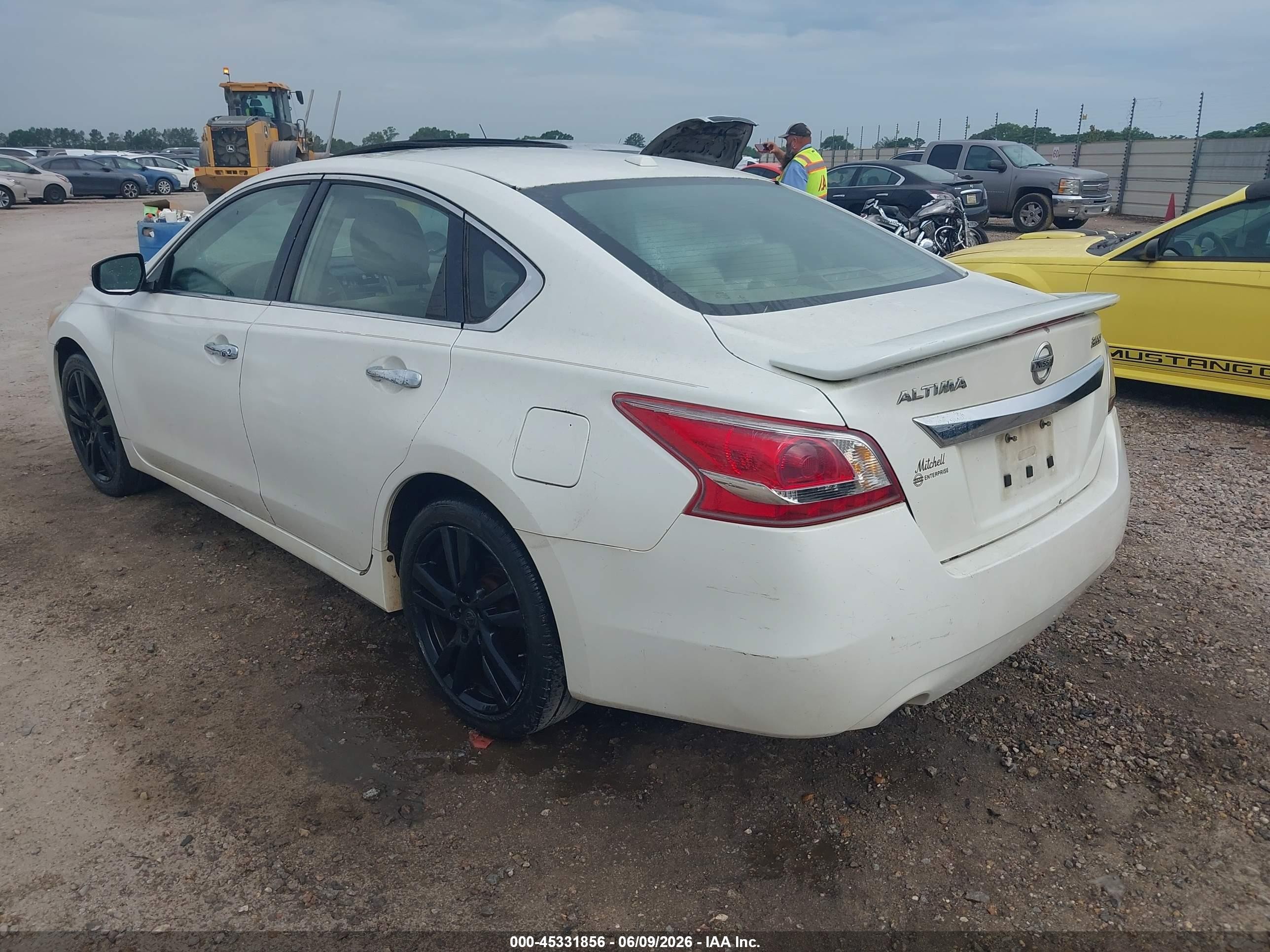2013 Nissan Altima 3.5 Sv White vin: 1N4BL3AP5DC137619