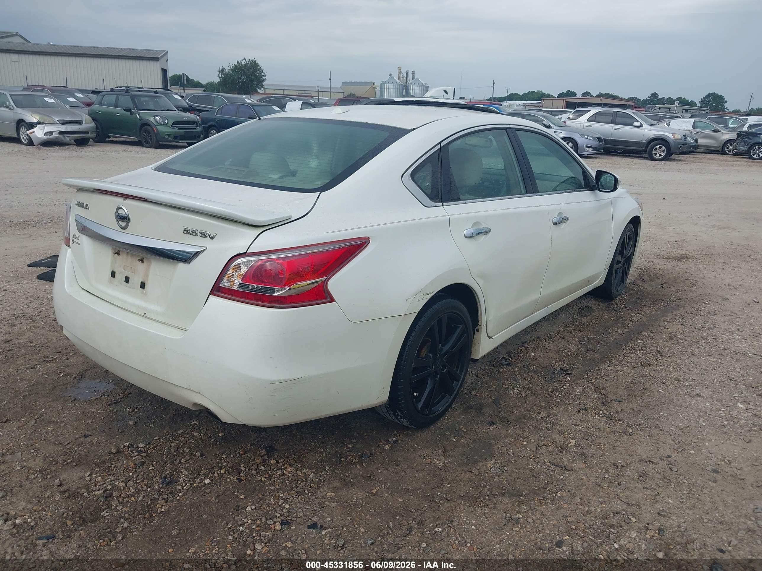 2013 Nissan Altima 3.5 Sv White vin: 1N4BL3AP5DC137619