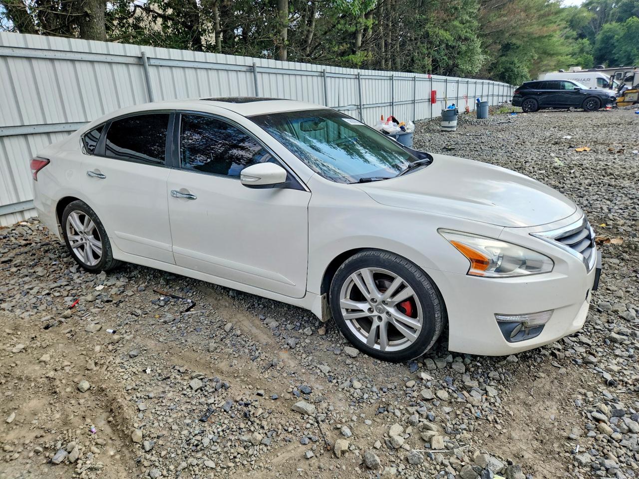 2015 Nissan Altima 3.5 Sl White vin: 1N4BL3AP5FC151605