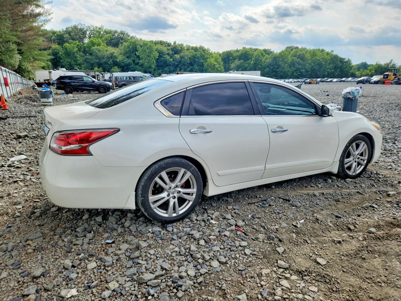 2015 Nissan Altima 3.5 Sl White vin: 1N4BL3AP5FC151605