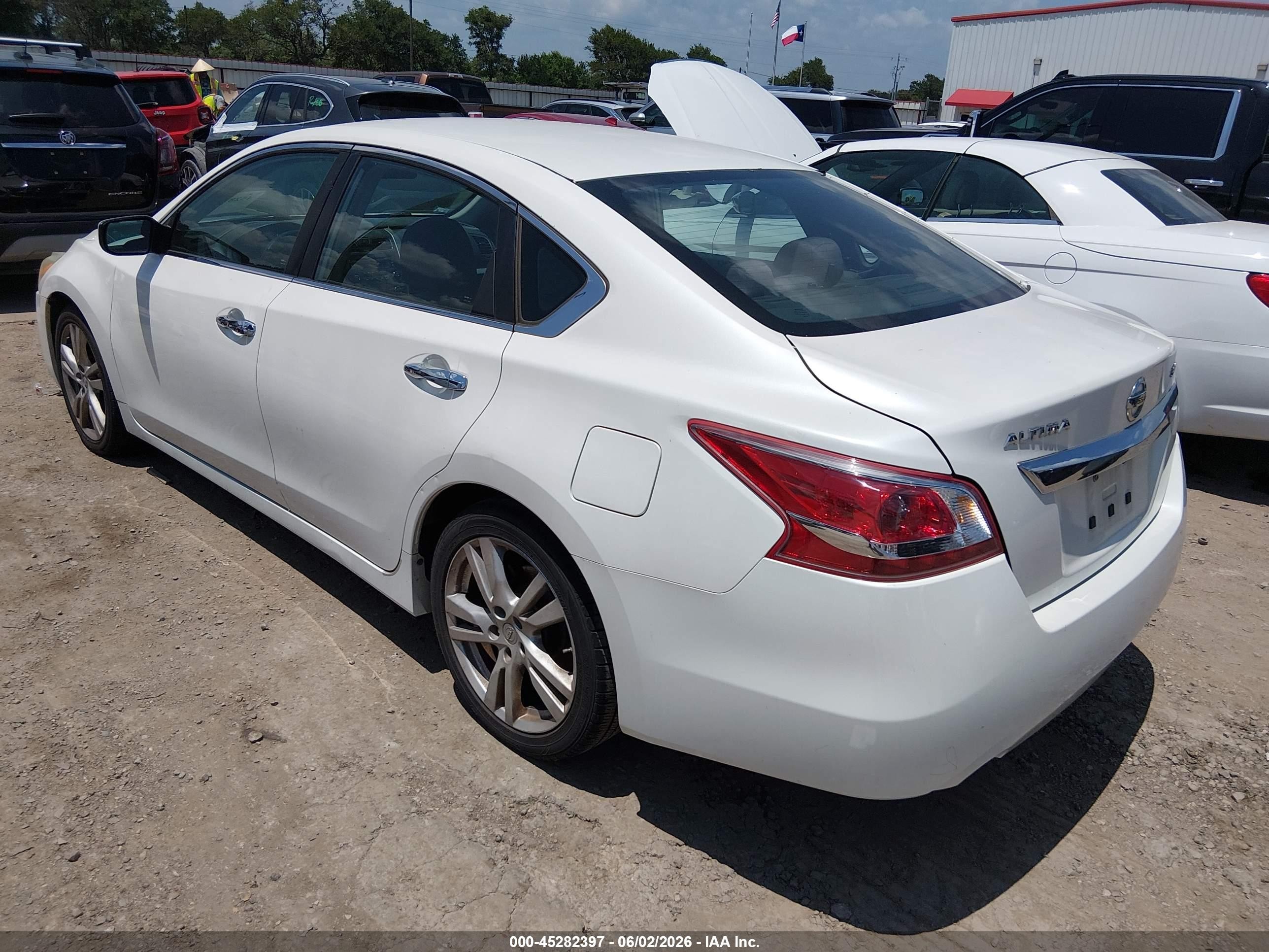 2013 Nissan Altima 3.5 S White vin: 1N4BL3AP6DC228124