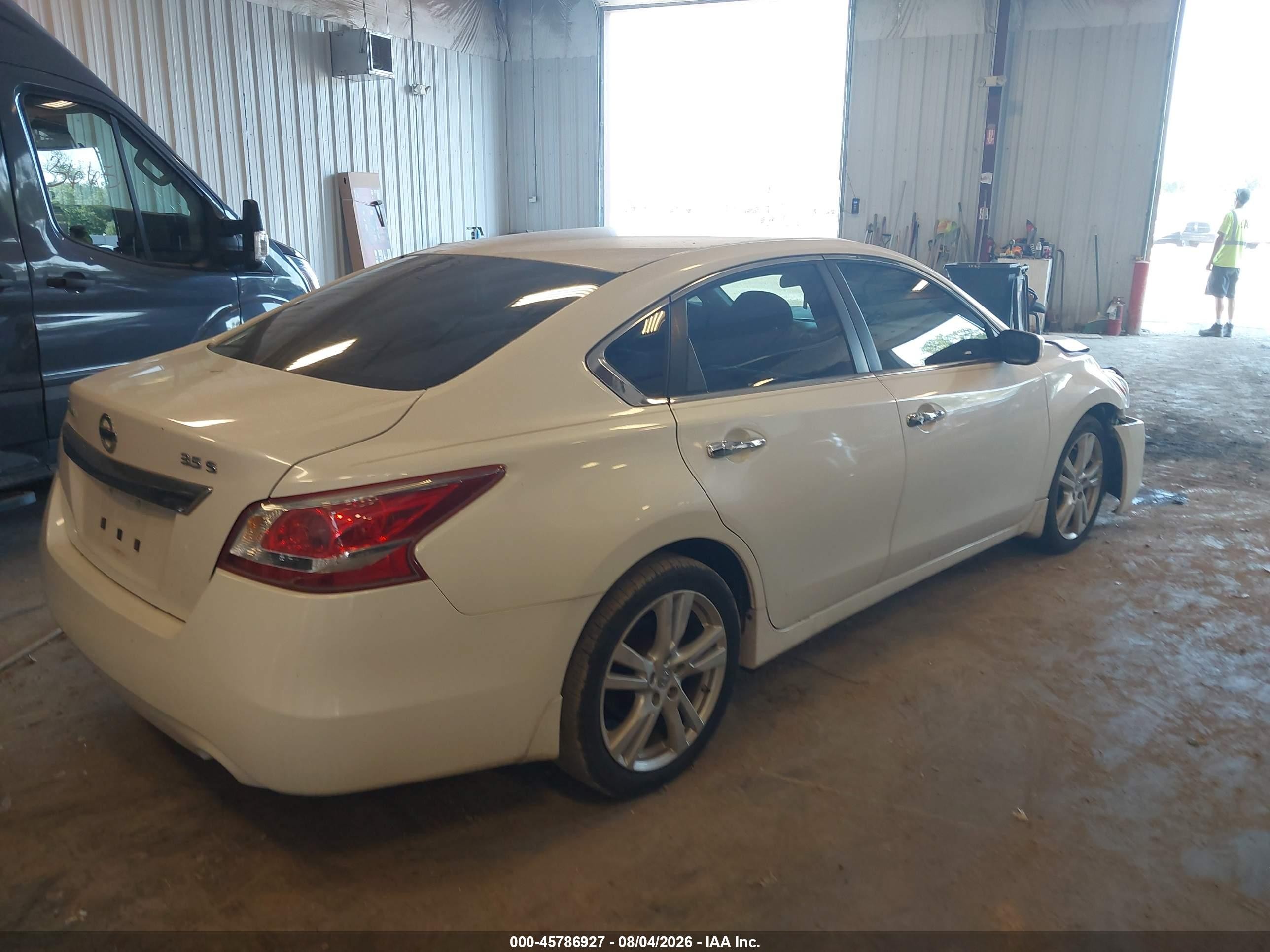 2013 Nissan Altima 3.5 S White vin: 1N4BL3AP7DC231775