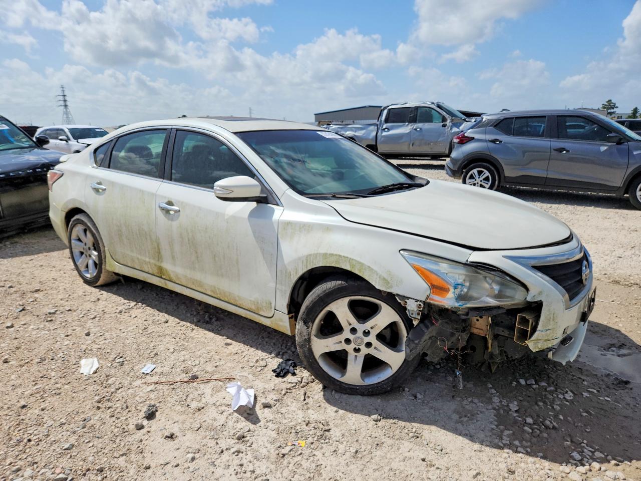 2014 Nissan Altima White vin: 1N4BL3APXEN226415