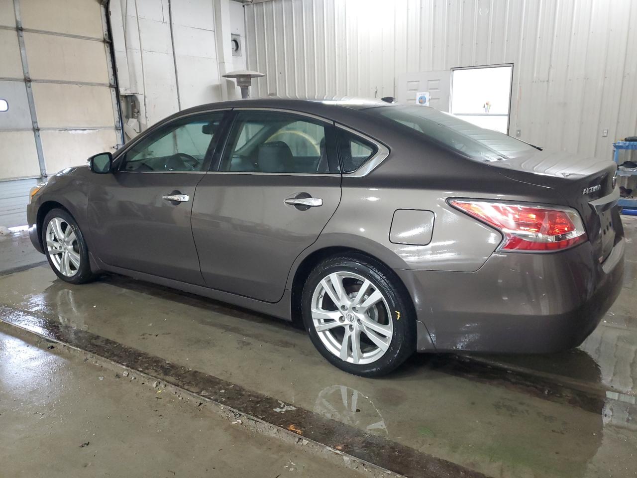 2015 Nissan Altima 3.5 S Gray vin: 1N4BL3APXFC592243 Damage: Left Front Tire, Worn, Replacement Required