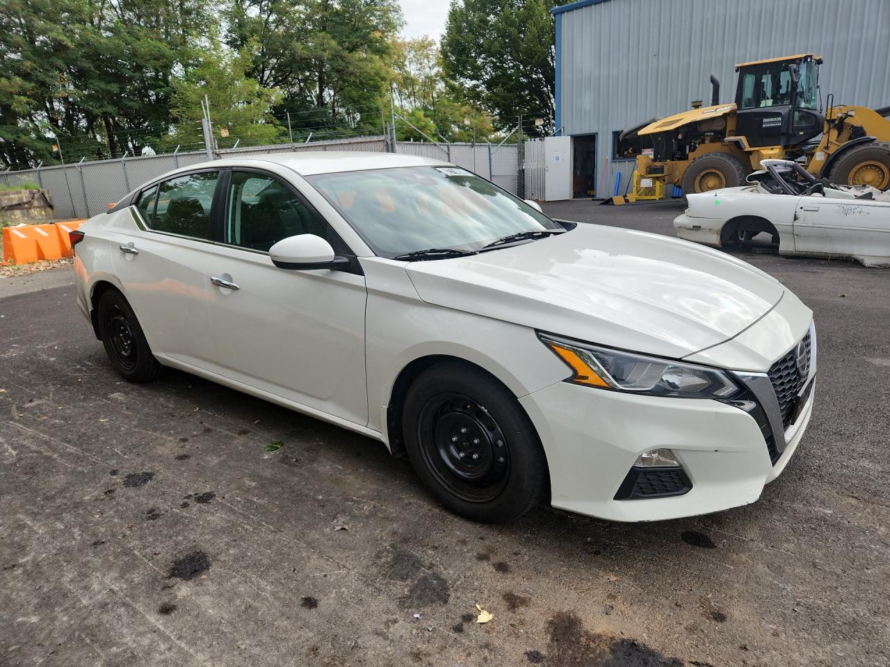 2021 Nissan Altima S White vin: 1N4BL4BV1MN325867 Damage: Front Bumper, Curb Rash, 3 To 4 Inches