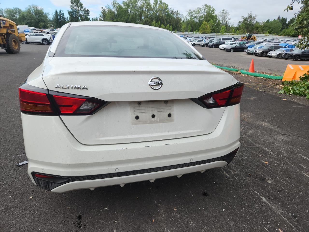 2021 Nissan Altima S White vin: 1N4BL4BV1MN325867 Damage: Rear Bumper, Heavy Scratch, 2 To 3 Inches