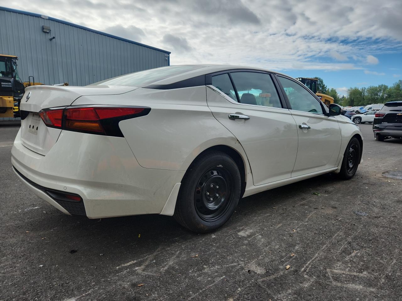 2021 Nissan Altima S White vin: 1N4BL4BV1MN325867 Damage: Right Qtr Panel, Dent(S) W/ Paint Dmg, 3 To 4 Inches