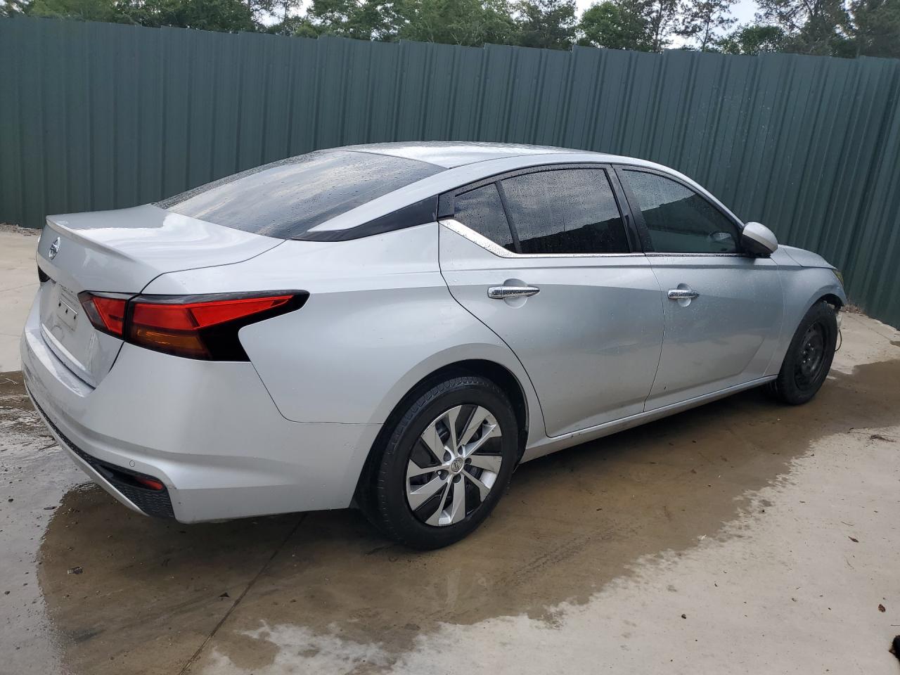 2021 Nissan Altima S Silver vin: 1N4BL4BV3MN318693 Damage: Right Front Door, Dent(S) W/ Paint Dmg, 1/2 To 1 Inch