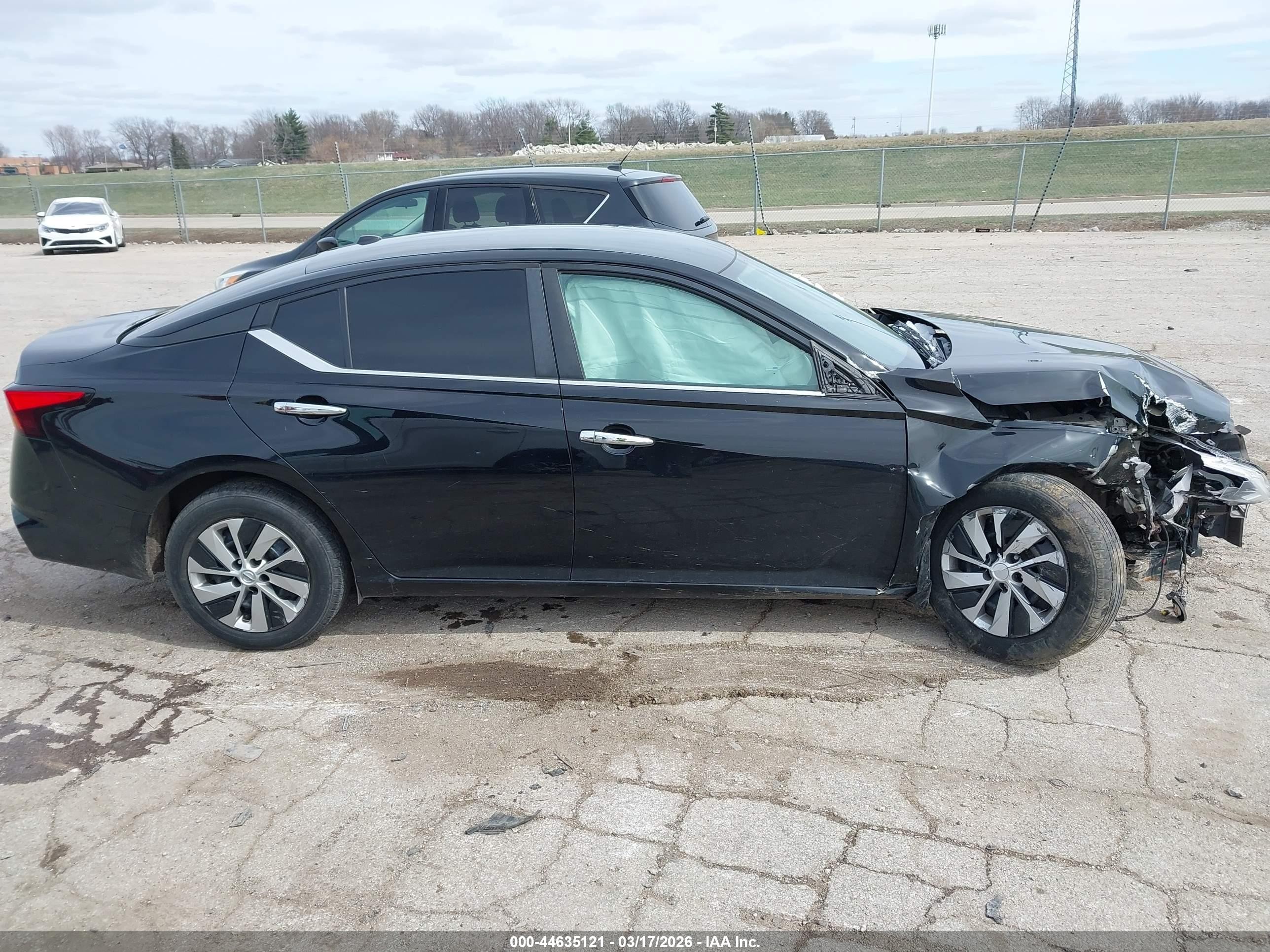 2019 Nissan Altima 2.5 S Черный vin: 1N4BL4BW4KN306820