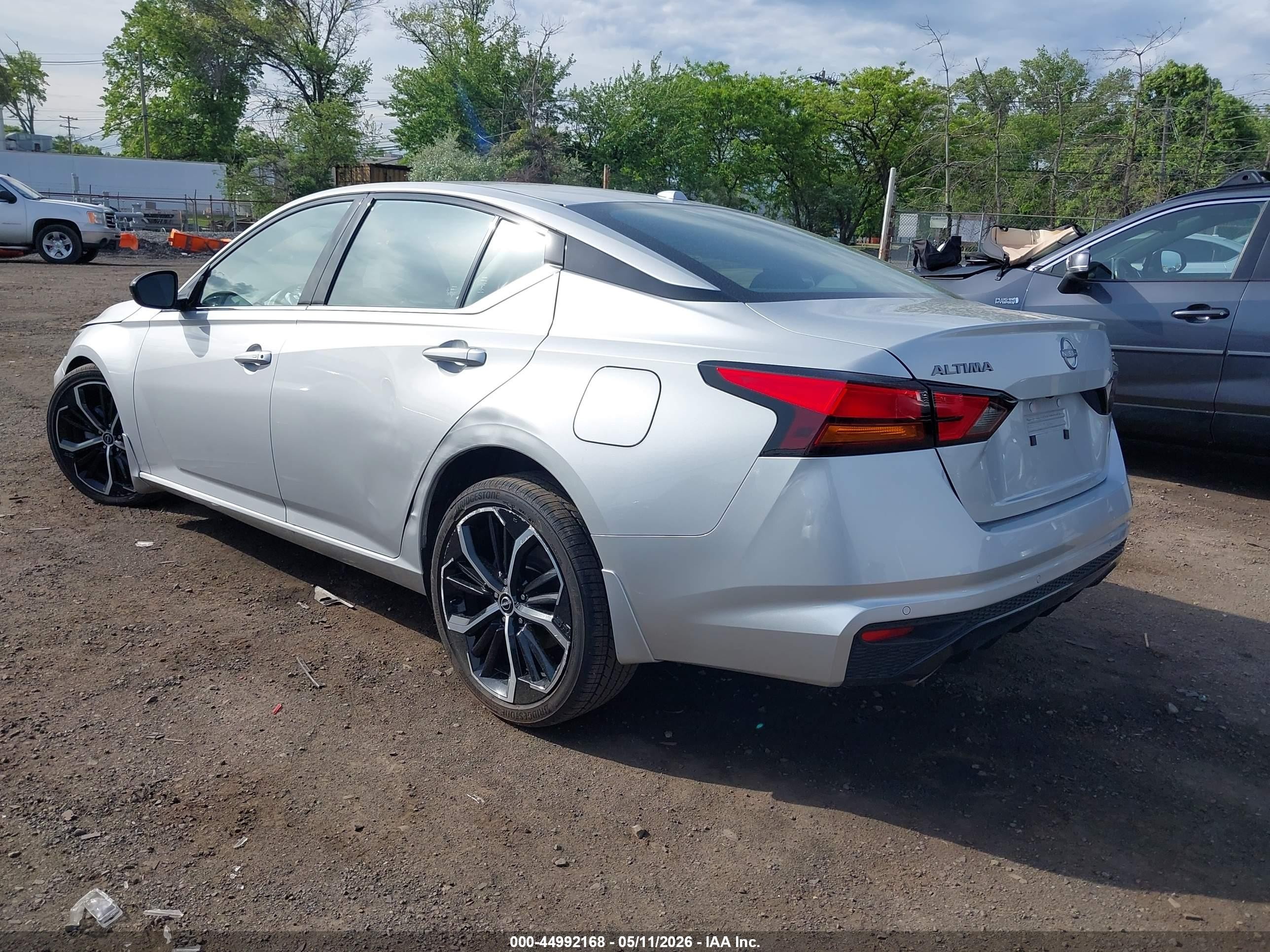 2025 Nissan Altima Sr Fwd Серебряный vin: 1N4BL4CV2SN405609