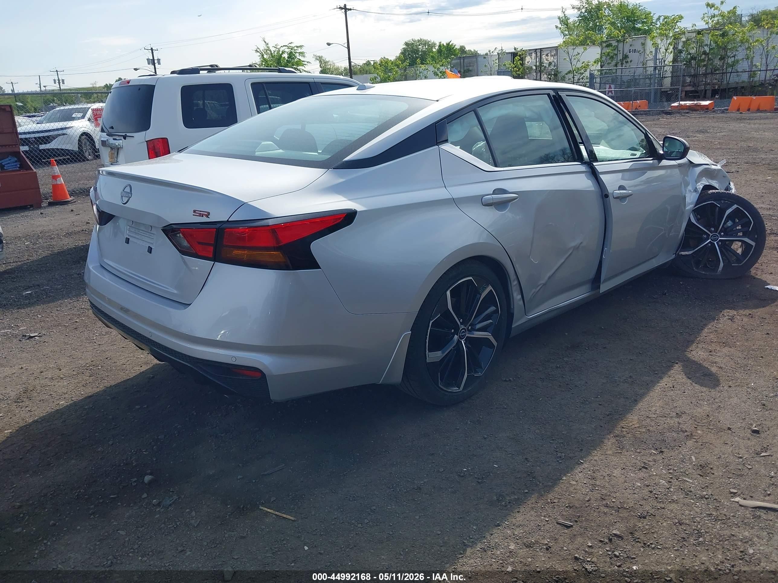 2025 Nissan Altima Sr Fwd Серебряный vin: 1N4BL4CV2SN405609