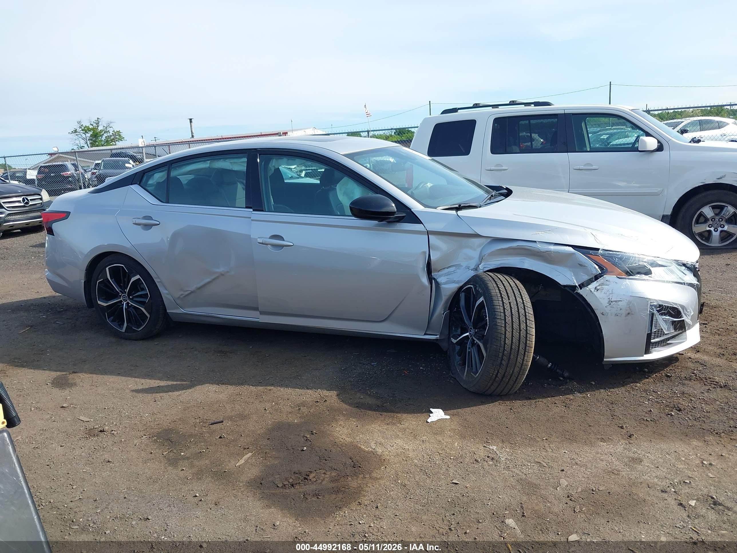 2025 Nissan Altima Sr Fwd Серебряный vin: 1N4BL4CV2SN405609