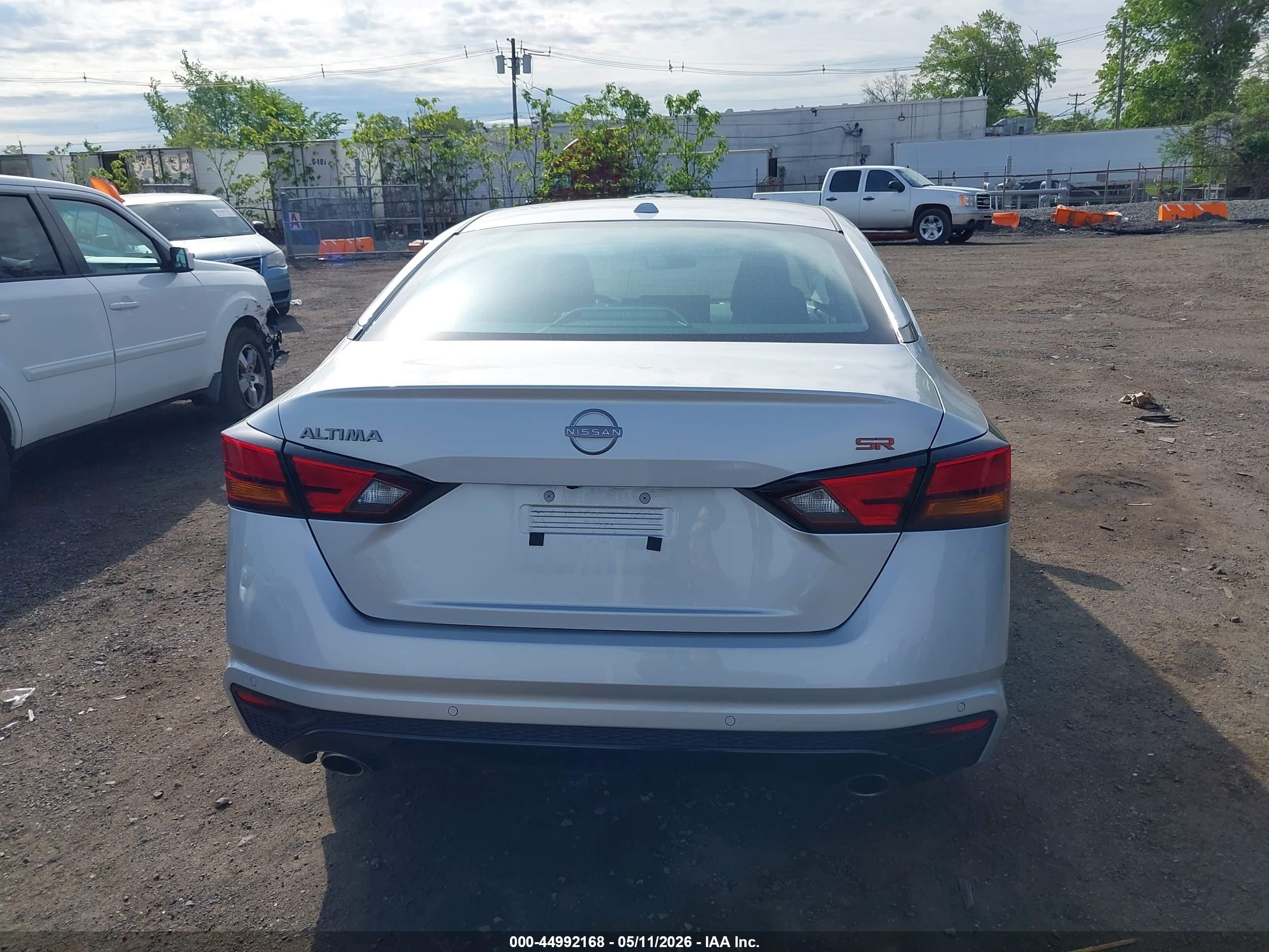2025 Nissan Altima Sr Fwd Серебряный vin: 1N4BL4CV2SN405609