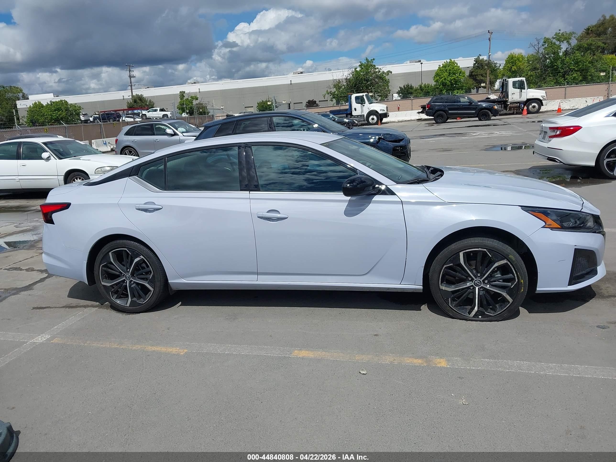 2024 Nissan Altima Sr Fwd Серый vin: 1N4BL4CV3RN436961