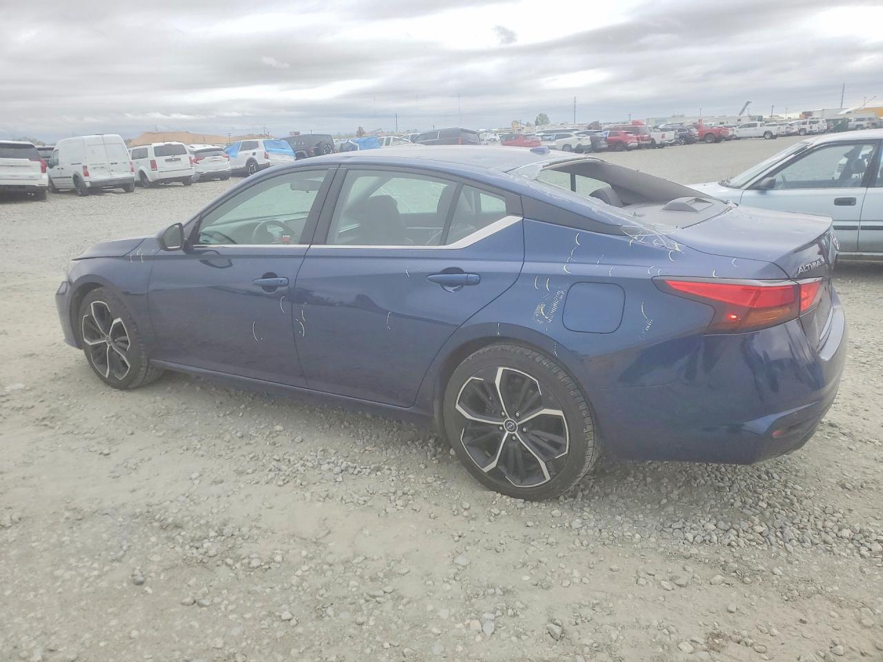 2023 Nissan Altima Blue vin: 1N4BL4CV5PN332372