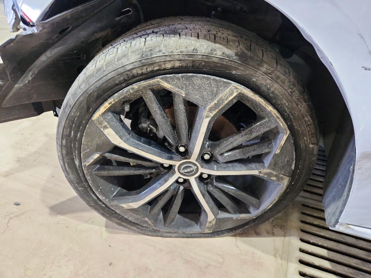 2024 Nissan Altima Sr Gray vin: 1N4BL4CV6RN420379 Damage: Left Front Wheel, Curb Rash, > 12 Inches