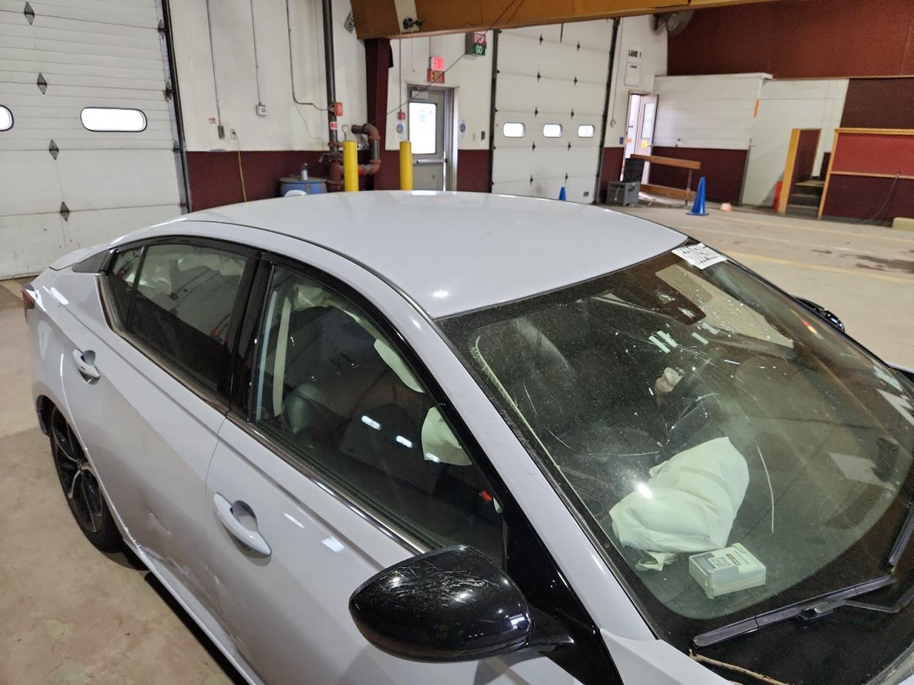 2024 Nissan Altima Sr Gray vin: 1N4BL4CV6RN420379 Damage: Windshield, Broken, Replacement Required