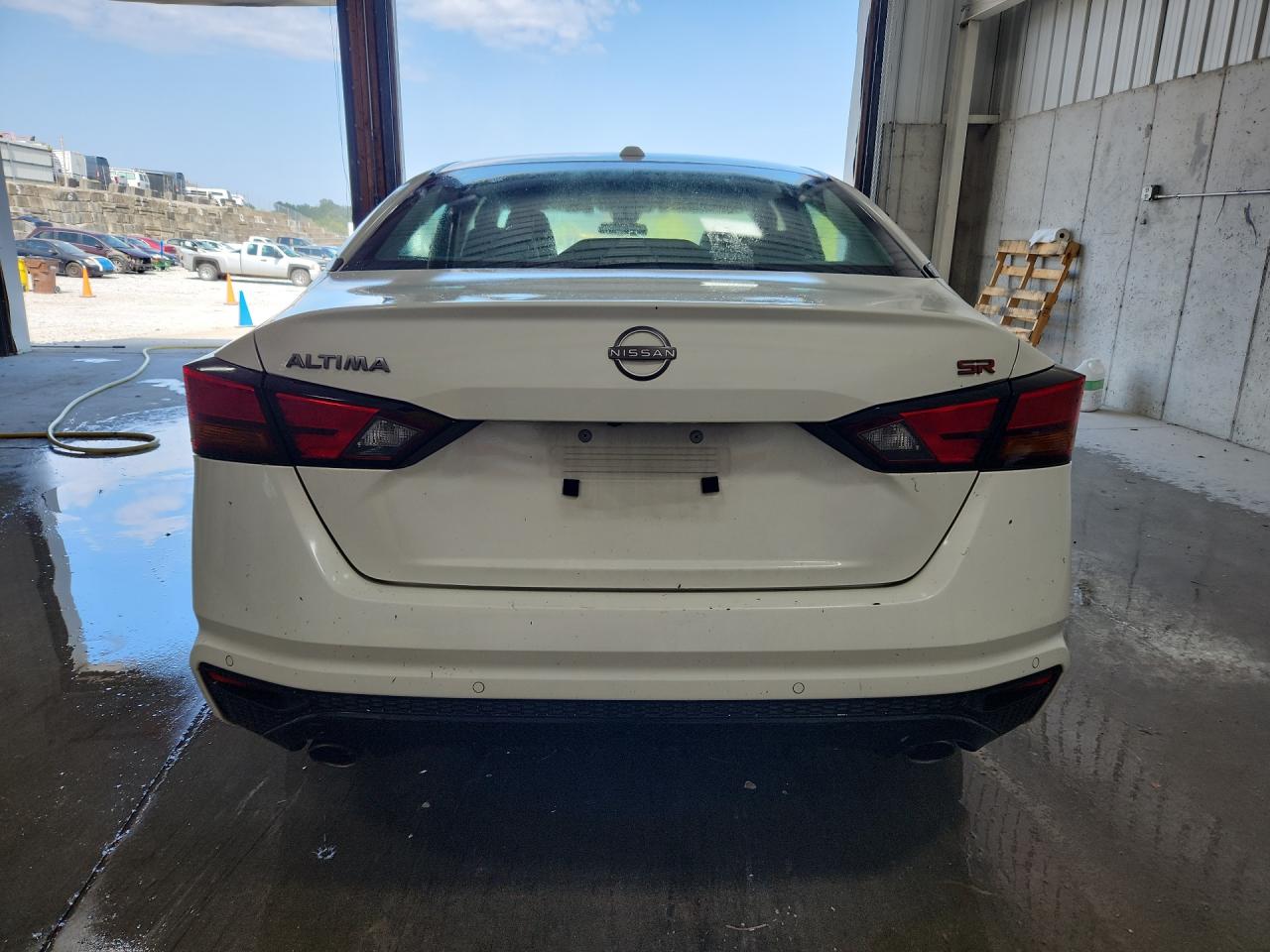 2025 Nissan Altima Sr White vin: 1N4BL4CV8SN315025 Damage: Deck Lid, Heavy Scratch, 1/2 To 1 Inch