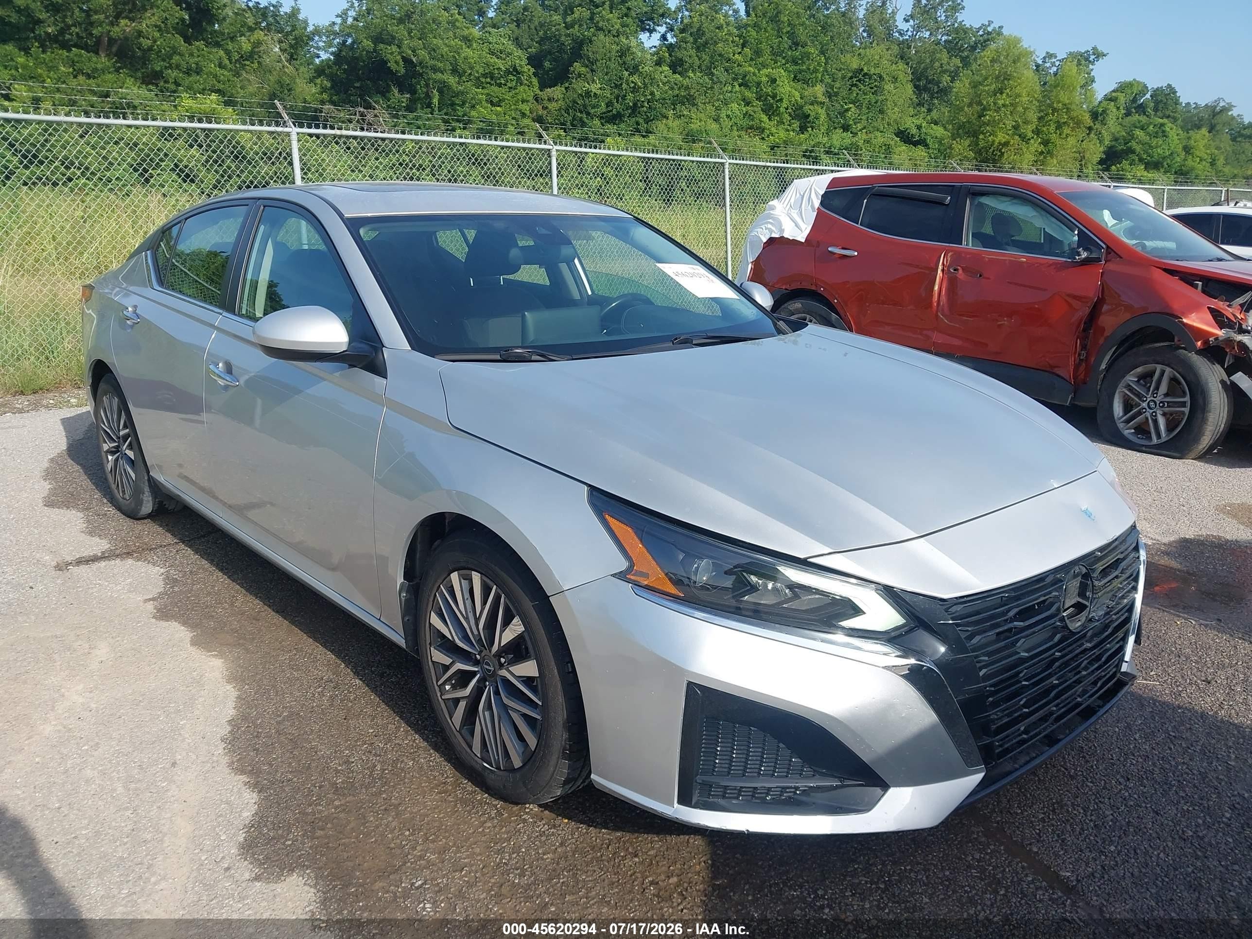 2023 Nissan Altima Sv Fwd Silver vin: 1N4BL4DV2PN337530
